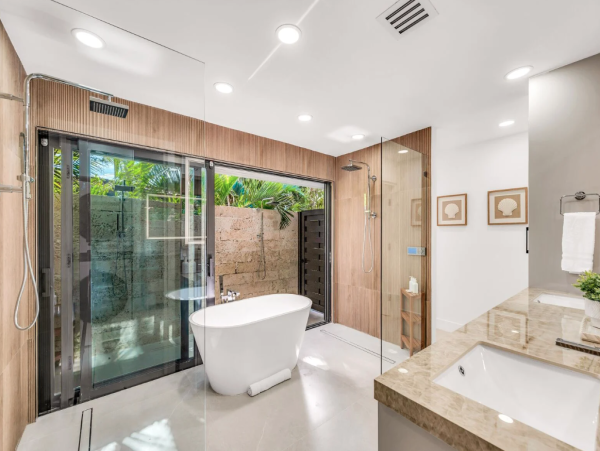 Luxurious Waterfront Property in Fort Lauderdale - Ideal for Families